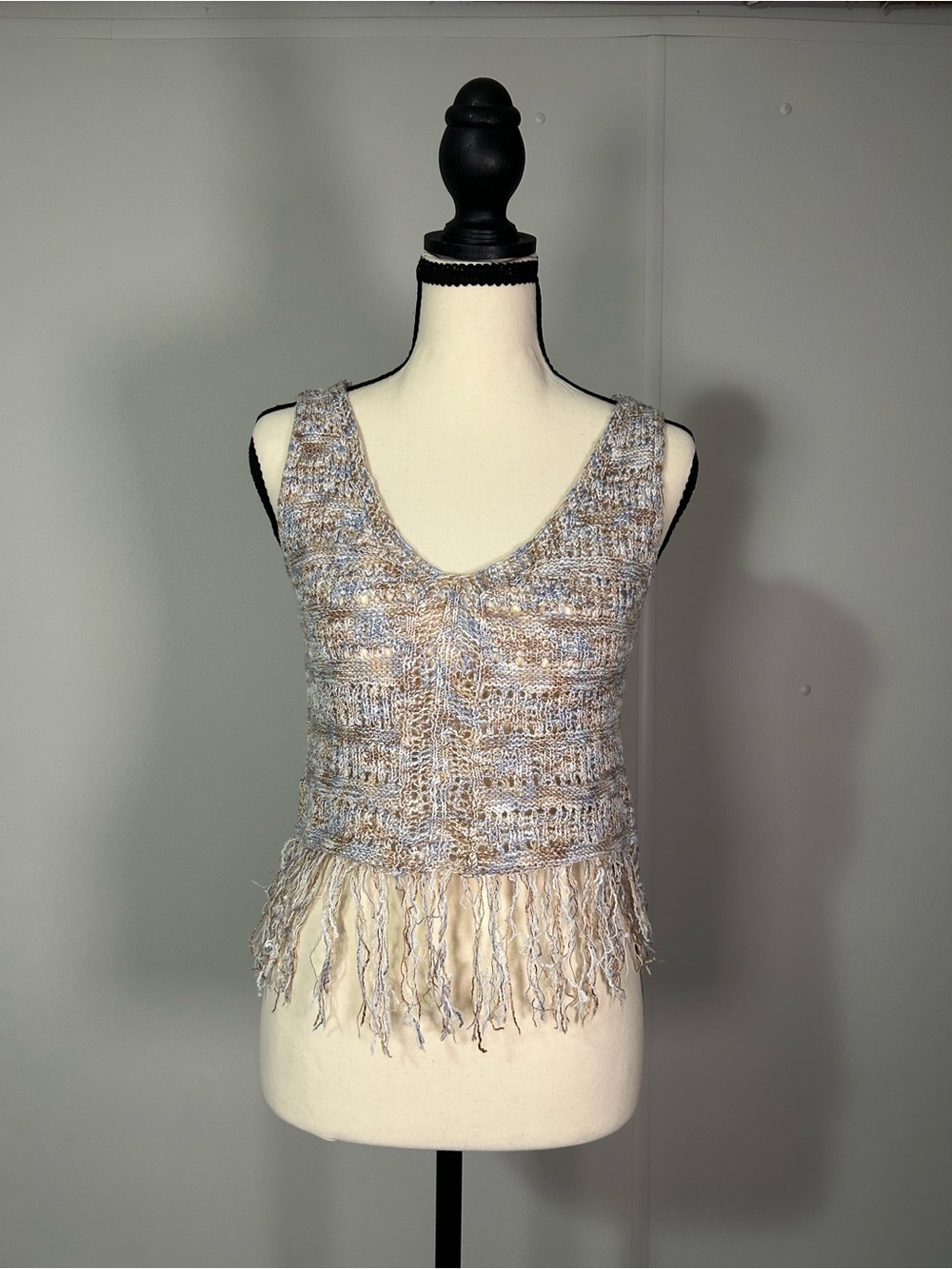 Fringed Scoop Neck Knit Tank Top in Cream and Light Blue
